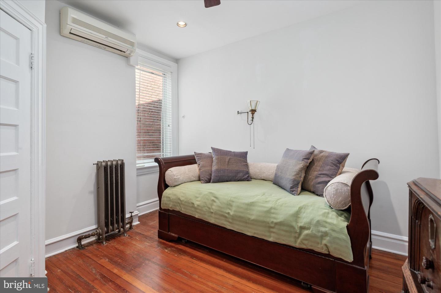 1116 Lamont St NW