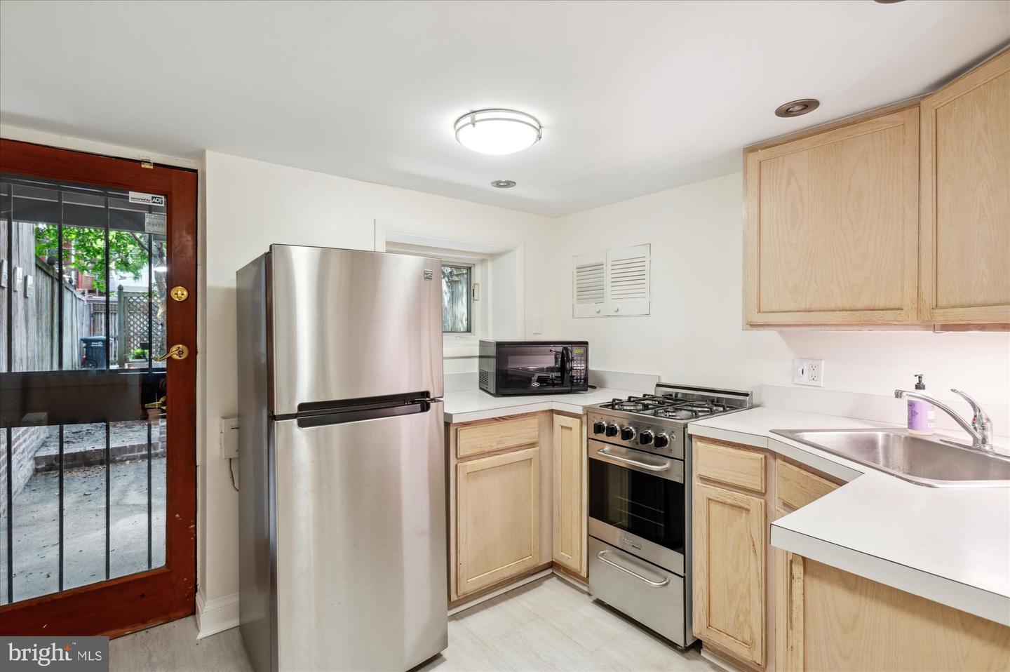 1116 Lamont St NW