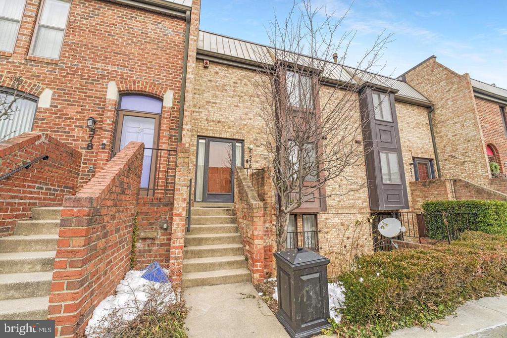 576 BRUMMEL COURT NW Unit: 576