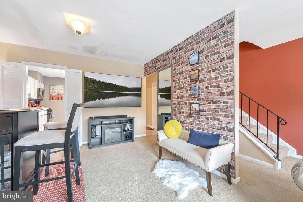 576 BRUMMEL COURT NW Unit: 576