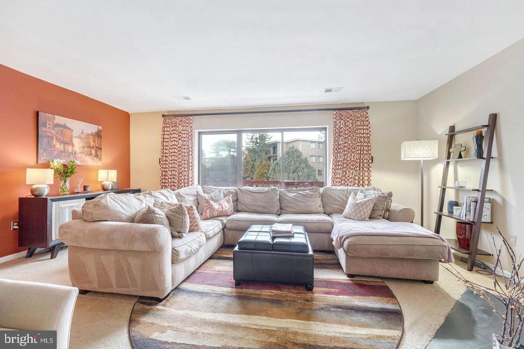 576 BRUMMEL COURT NW Unit: 576