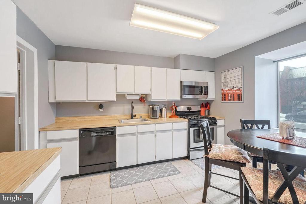 576 BRUMMEL COURT NW Unit: 576