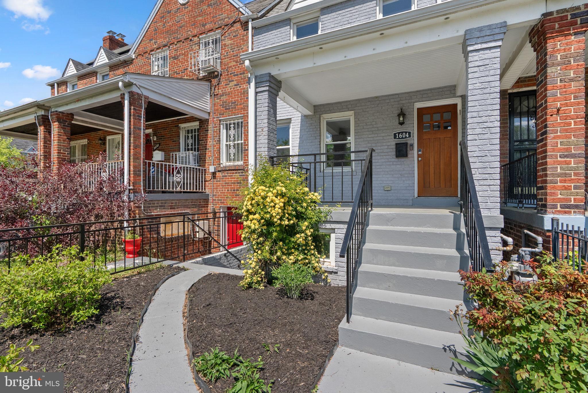 1604 C STREET NE