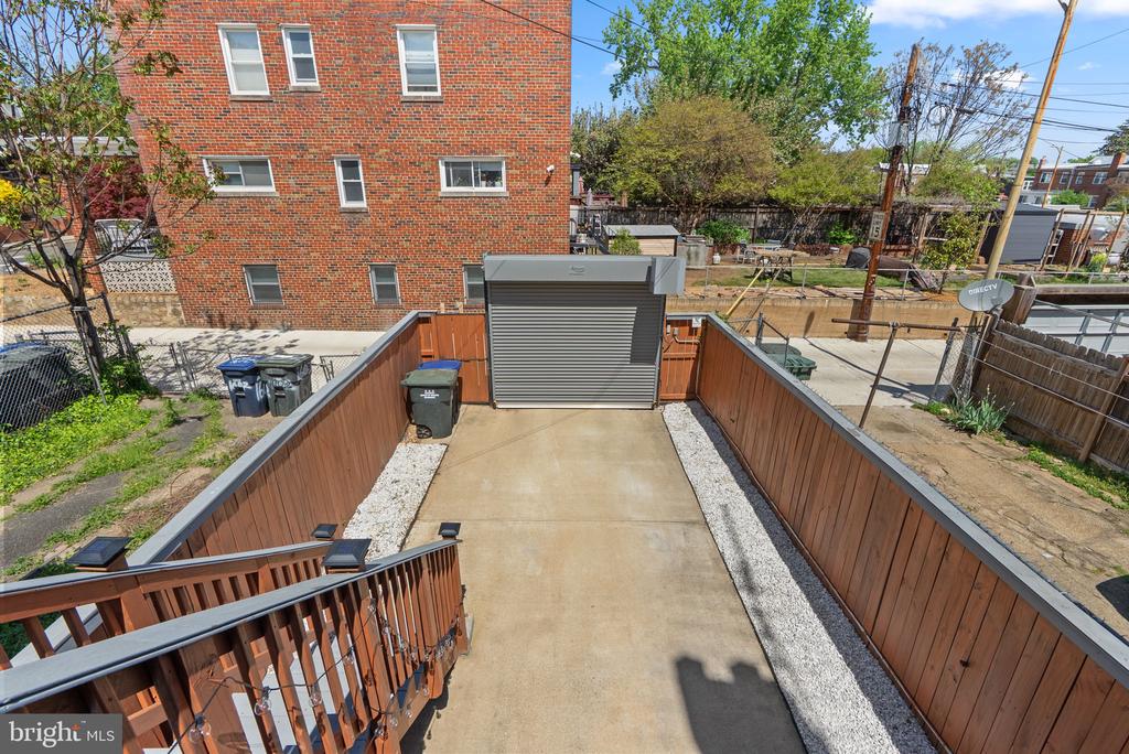1604 C STREET NE