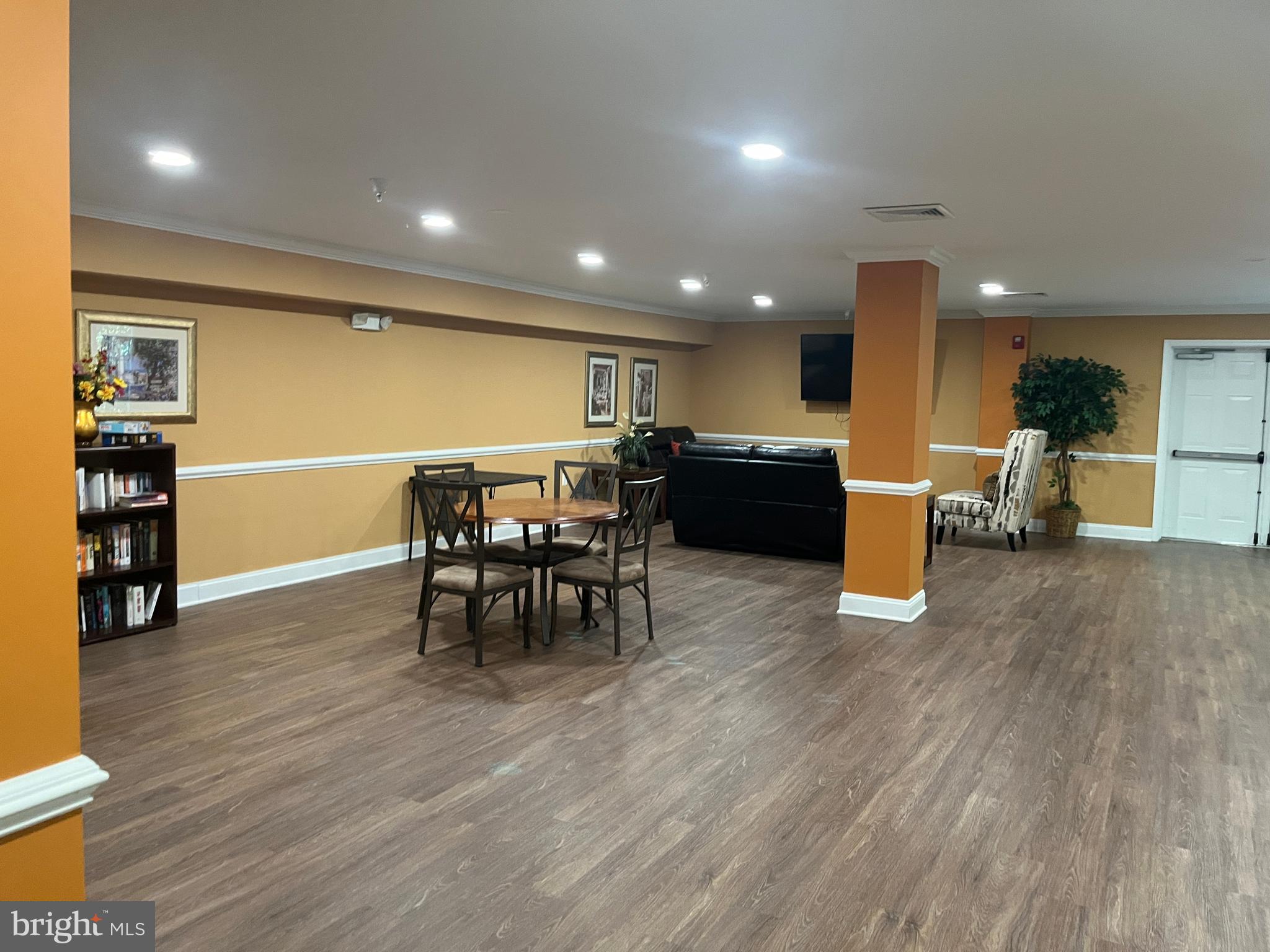 305 Wyndham Cir #305 G