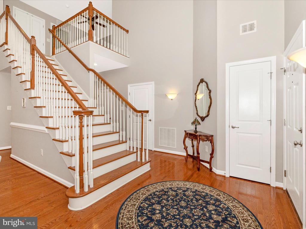 5909 CONSTANCE WAY