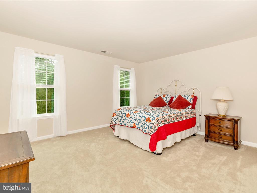 5909 CONSTANCE WAY