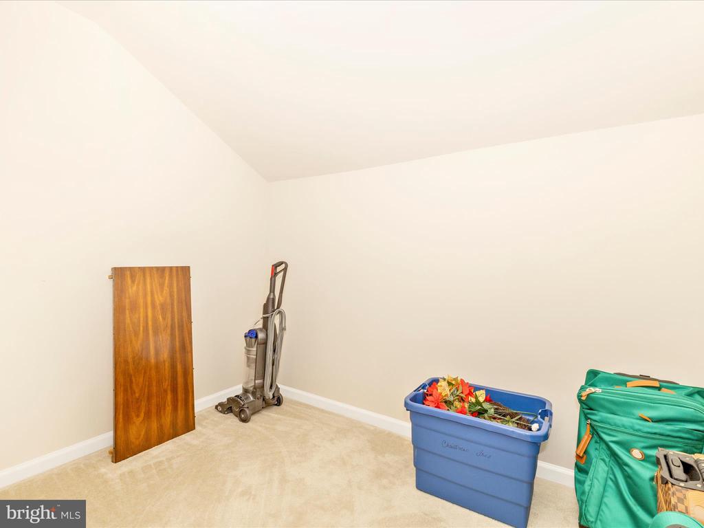 5909 CONSTANCE WAY