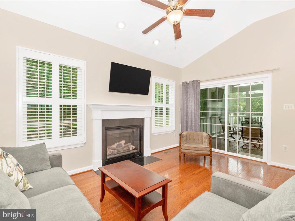 5909 CONSTANCE WAY