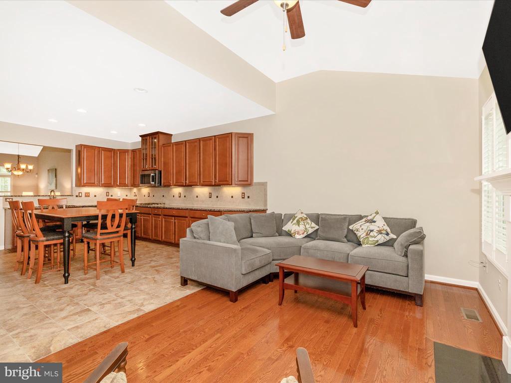 5909 CONSTANCE WAY