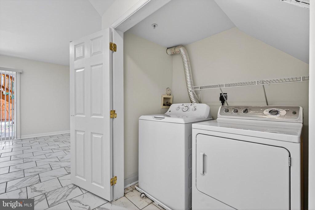 2439 WYNFIELD COURT