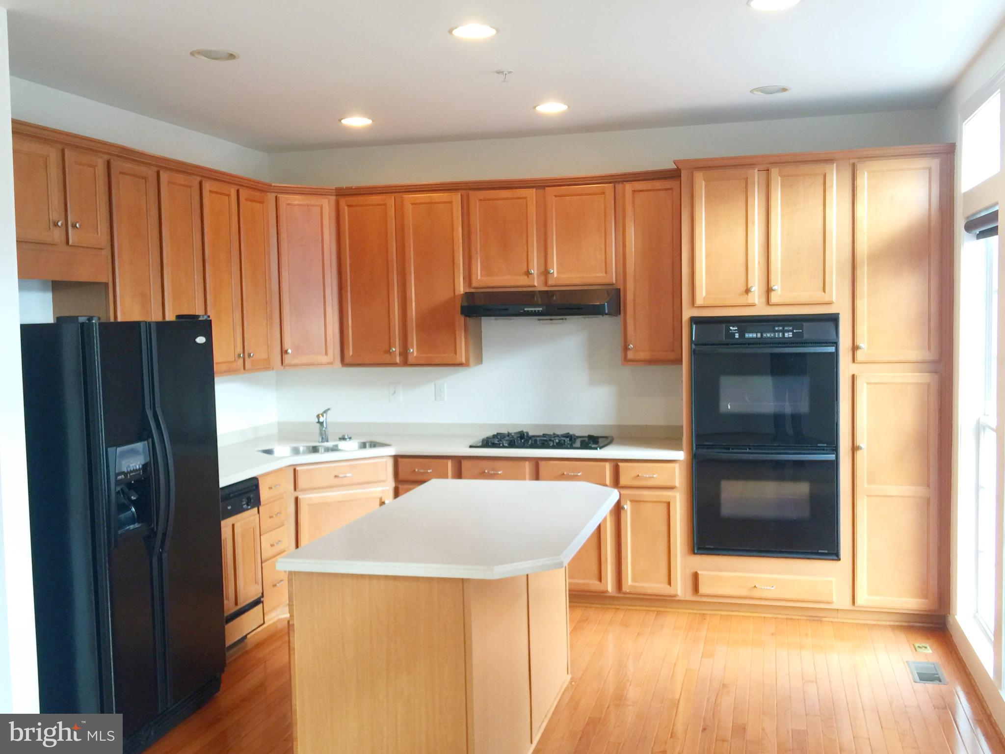 921 Highland Ridge AVENUE