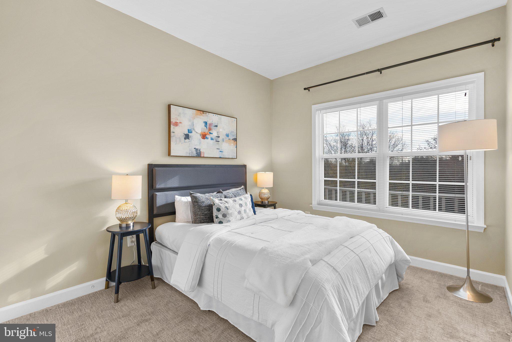 311 Garden View SQUARE