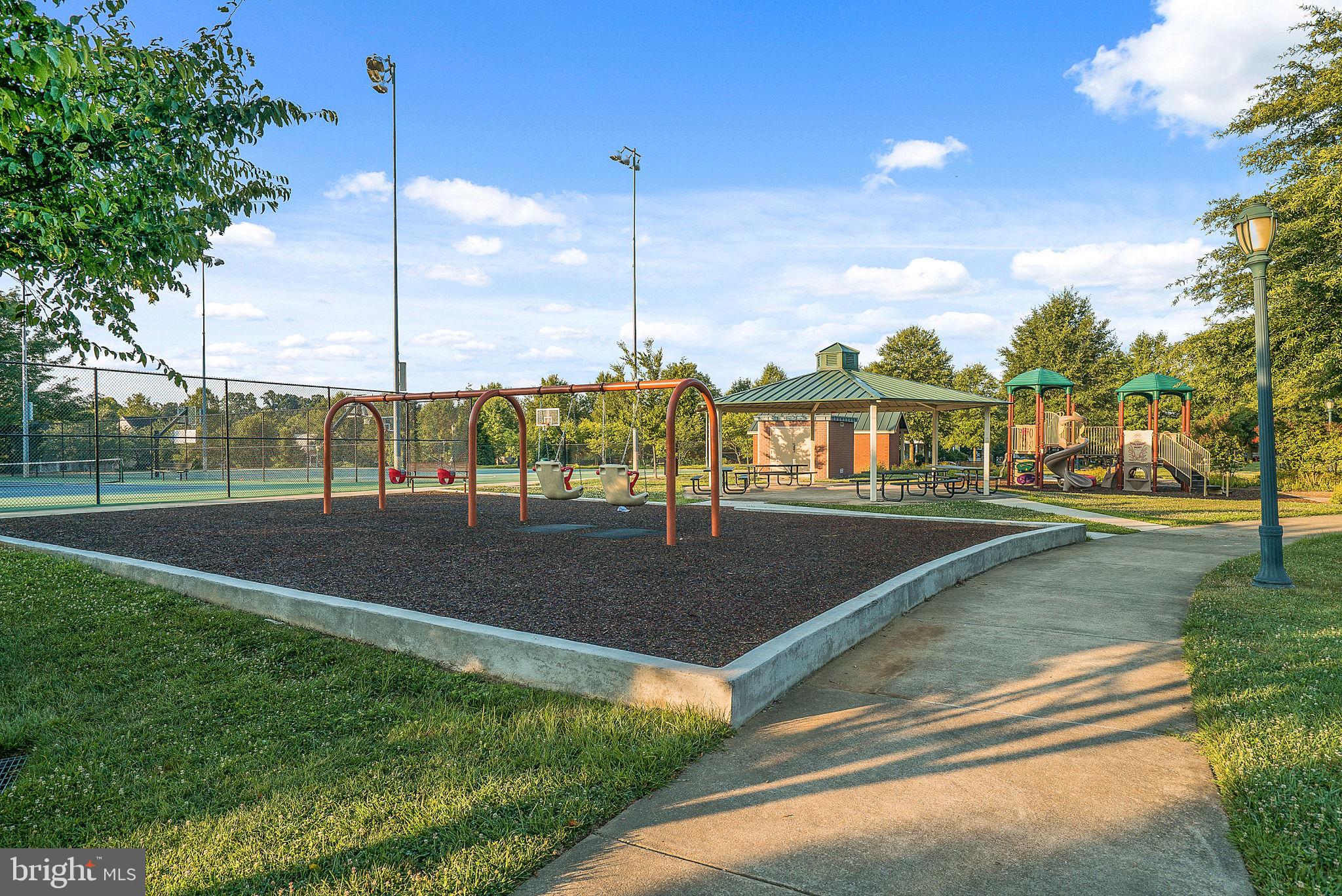 311 Garden View SQUARE