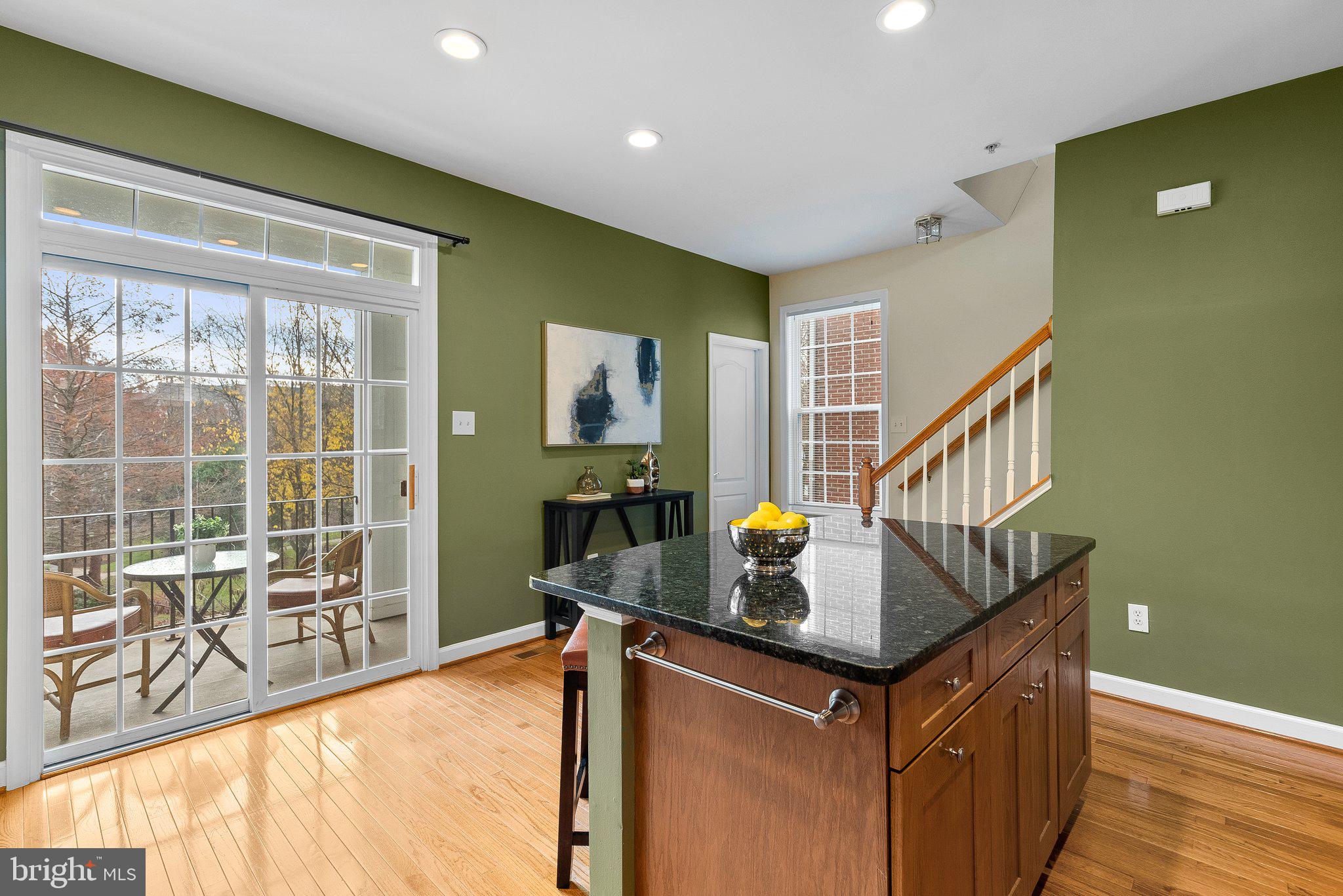 311 Garden View SQUARE