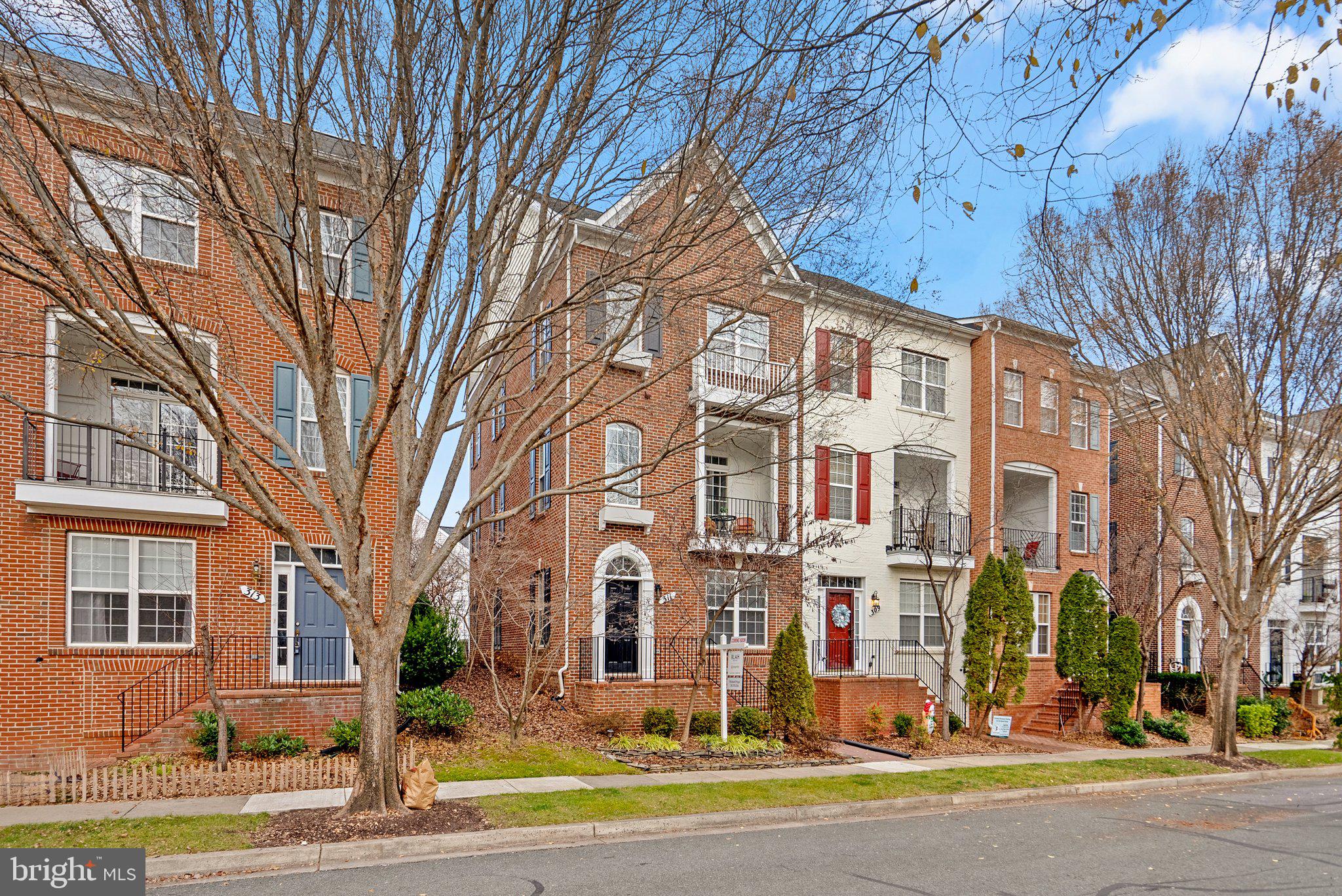 311 Garden View SQUARE