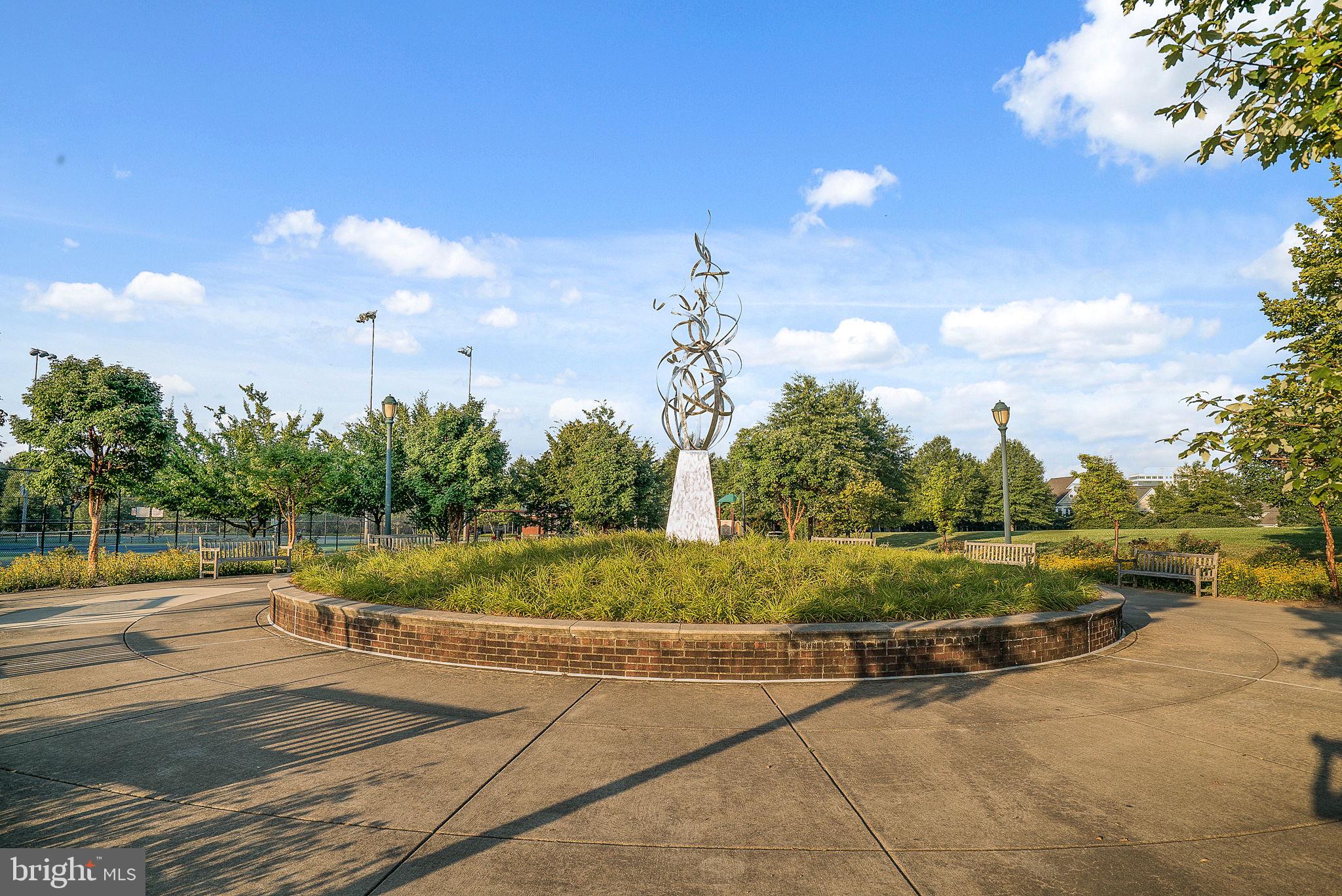 311 Garden View SQUARE