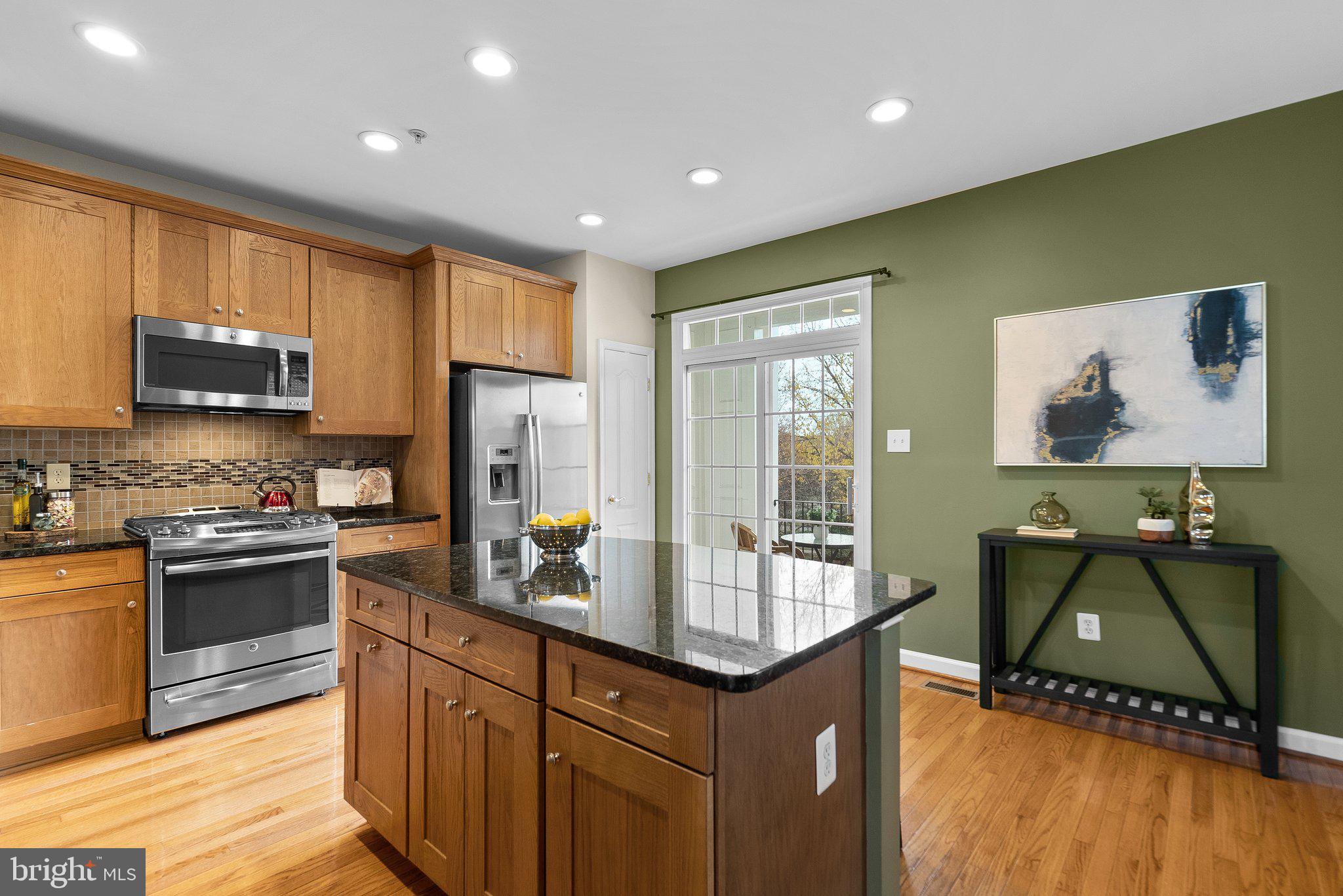 311 Garden View SQUARE