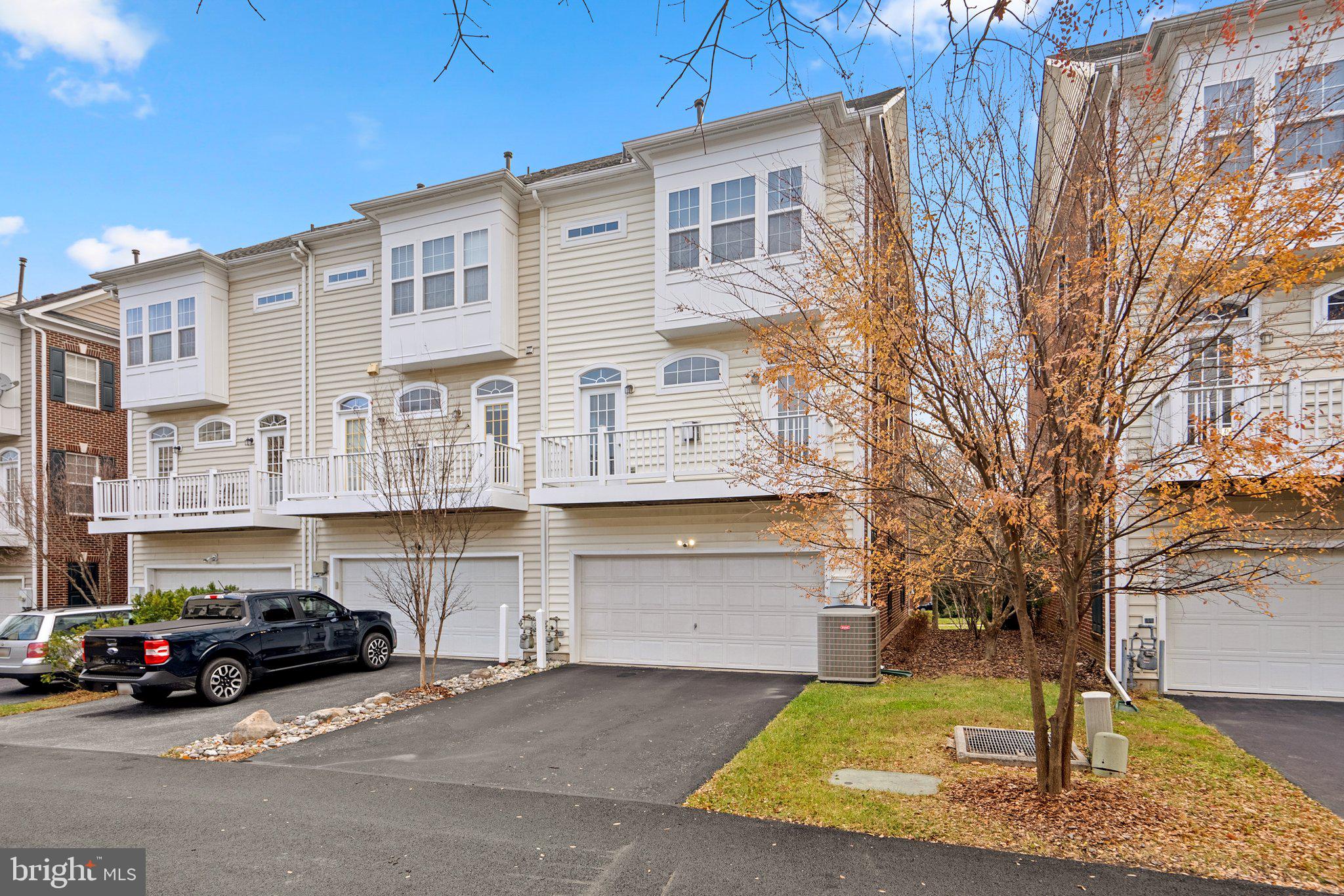 311 Garden View SQUARE