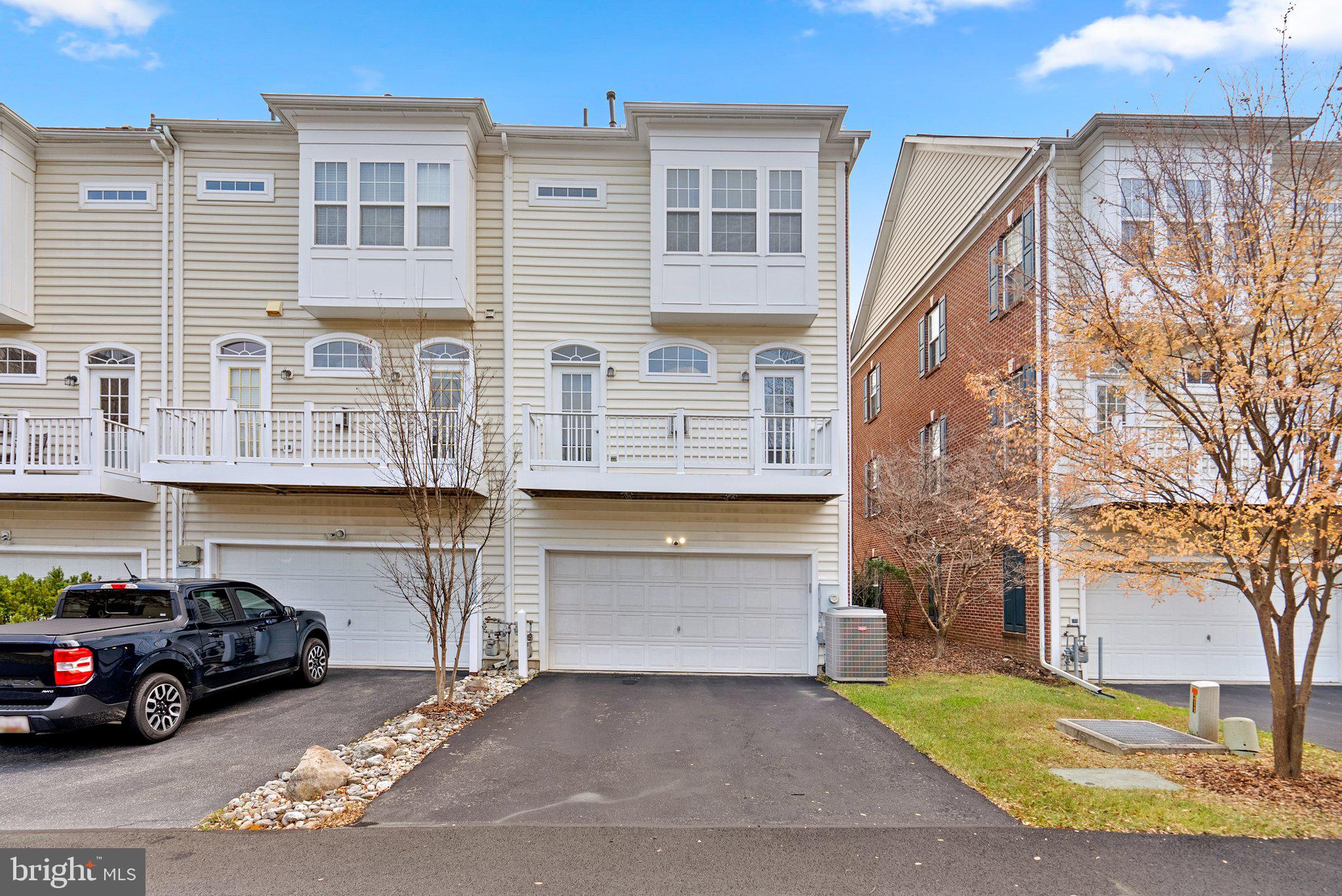 311 Garden View SQUARE