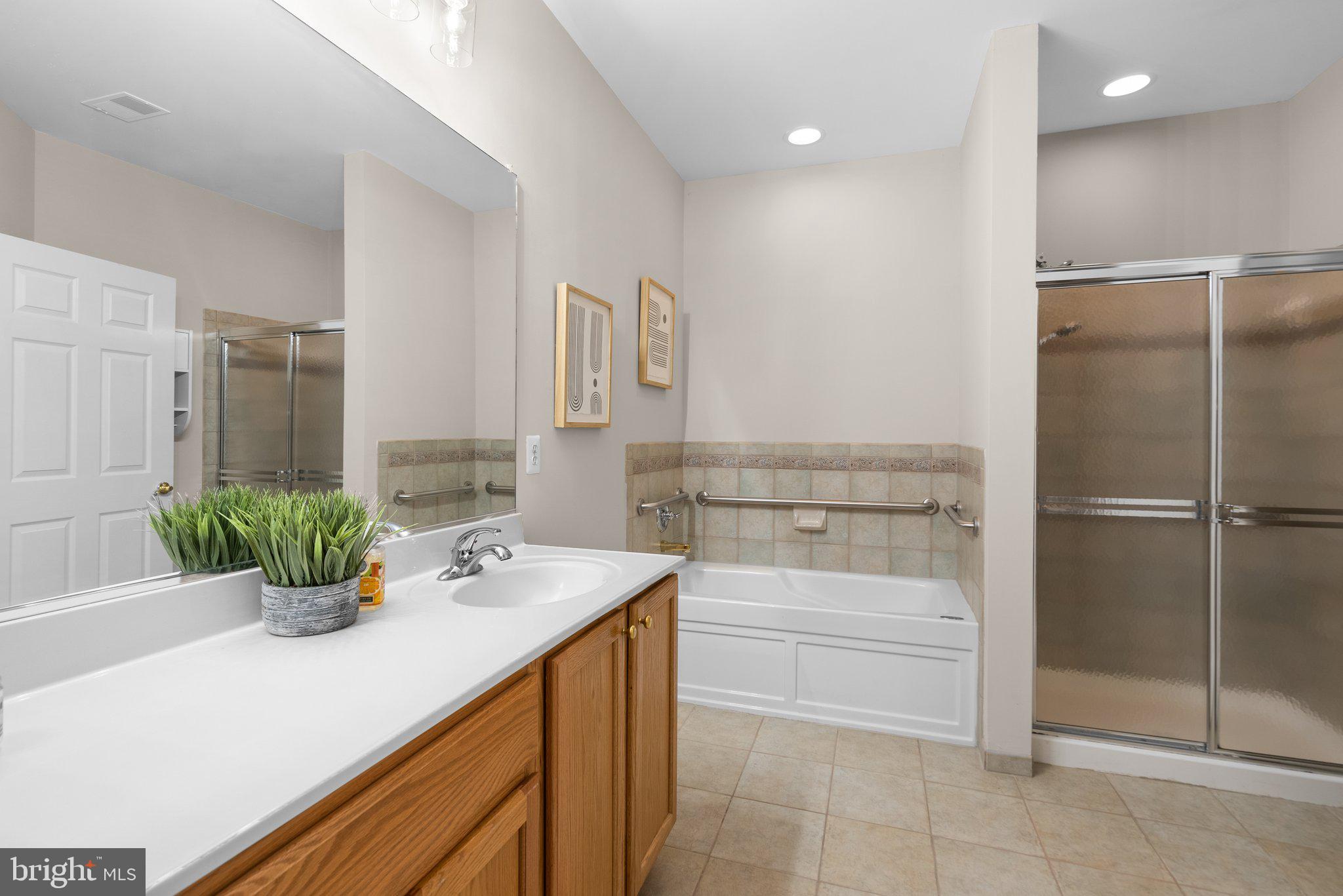 500 King Farm BOULEVARD Unit: 208