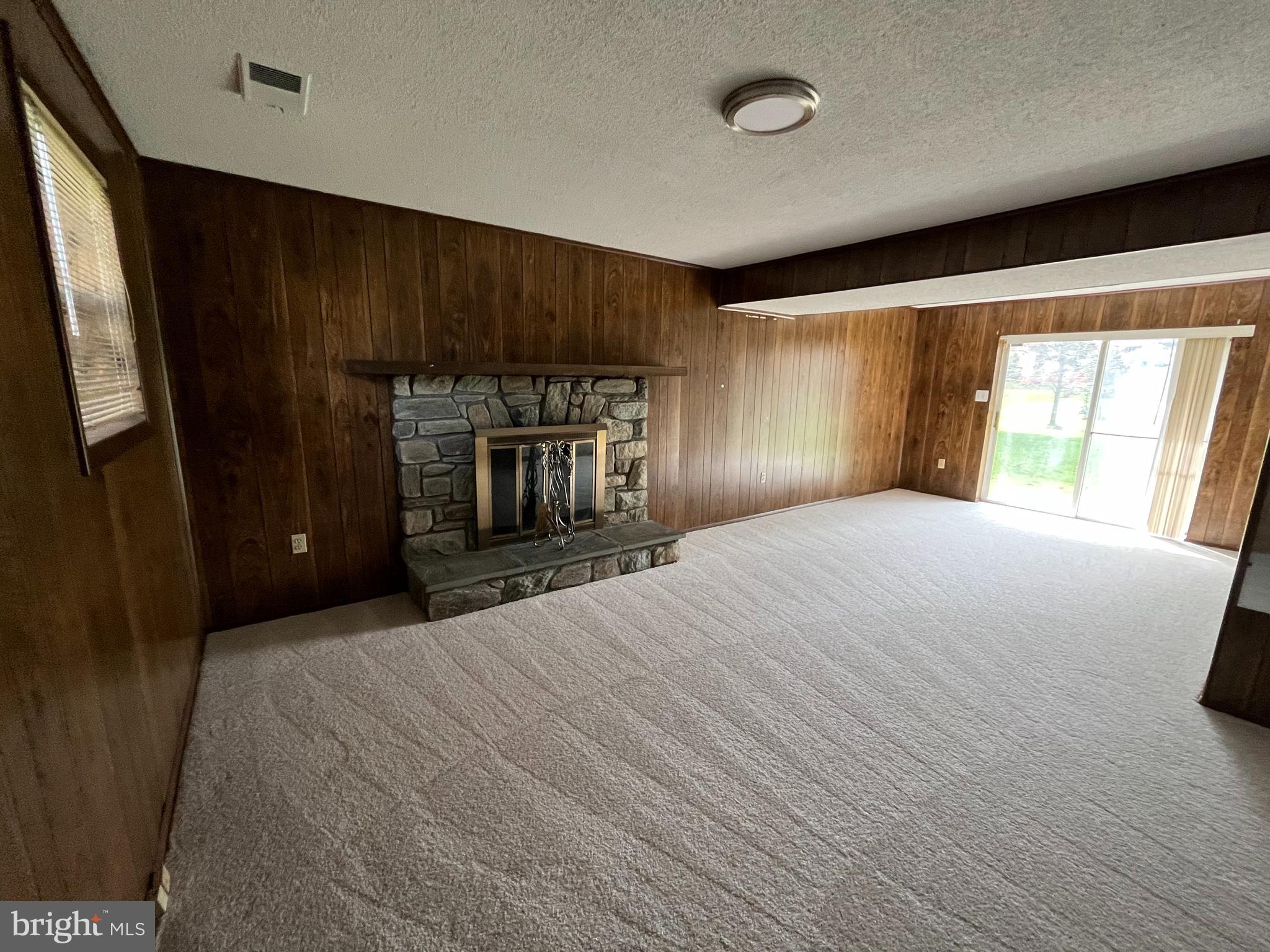 15705 Anamosa Dr