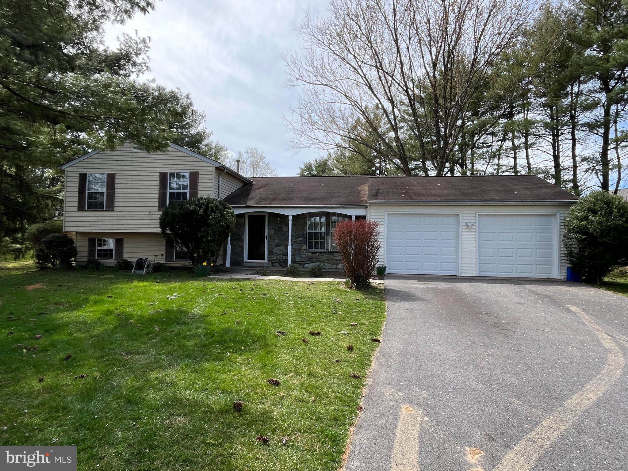 15705 Anamosa Dr