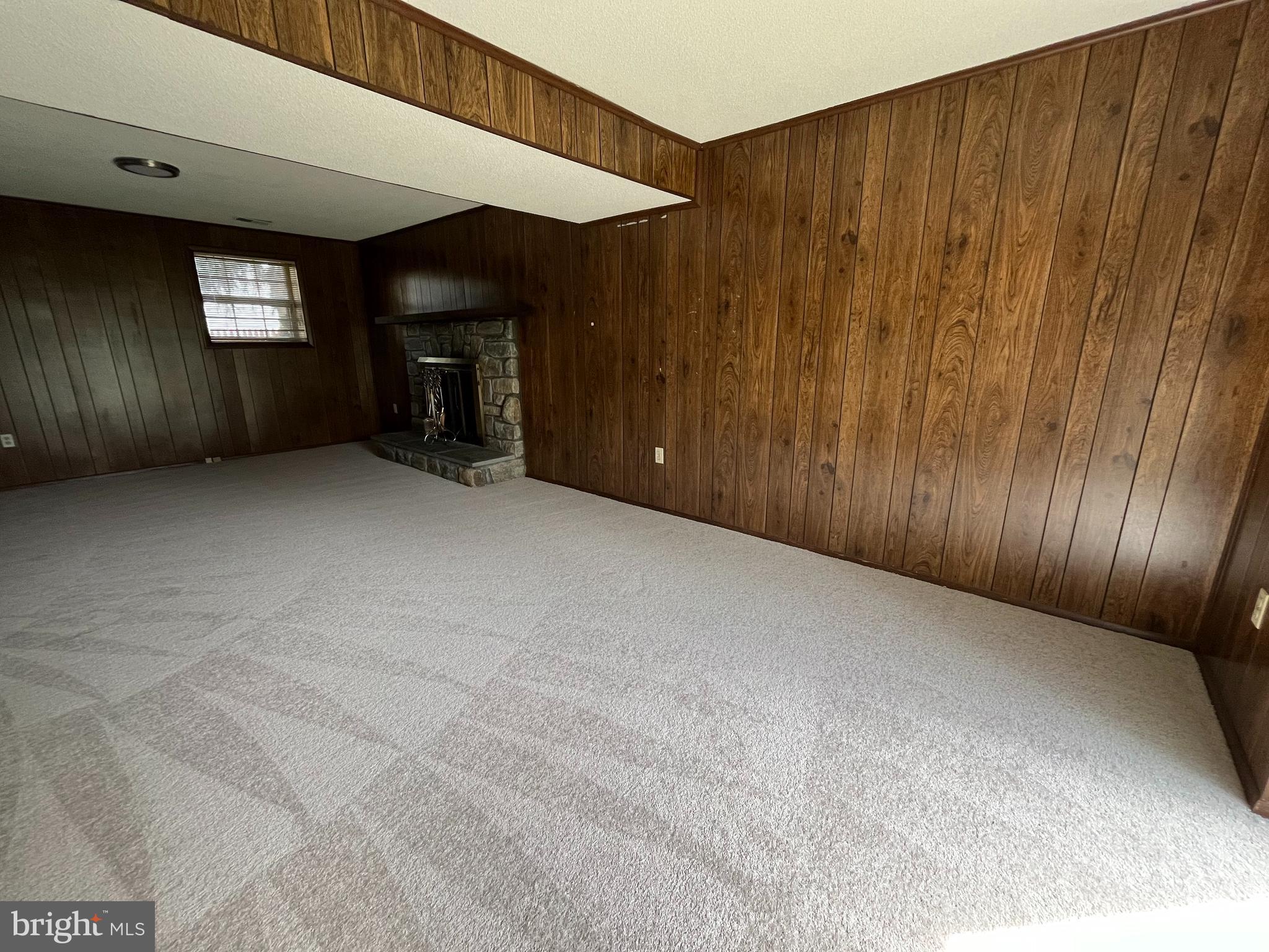 15705 Anamosa Dr