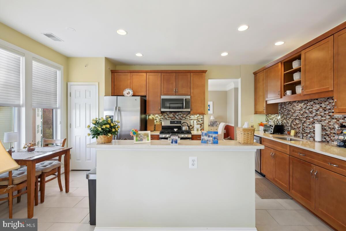 140 Chevy Chase St #404