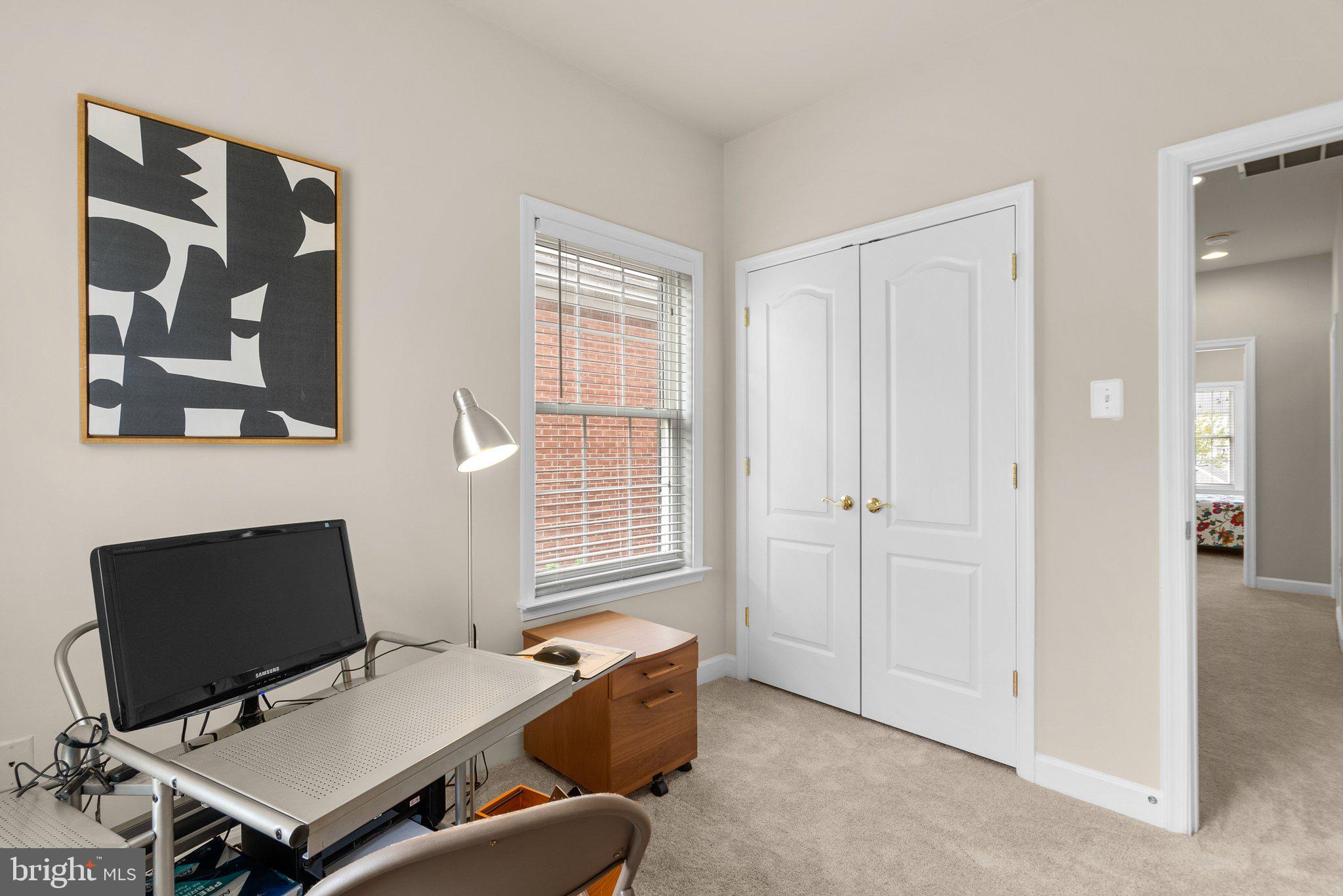 305 Garden View Sq