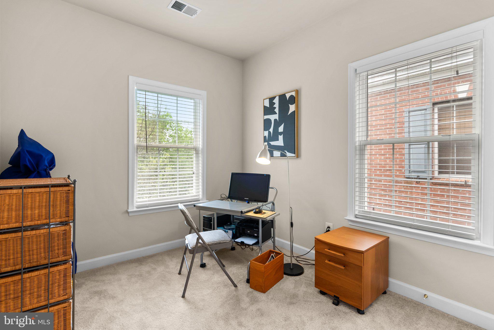 305 Garden View Sq