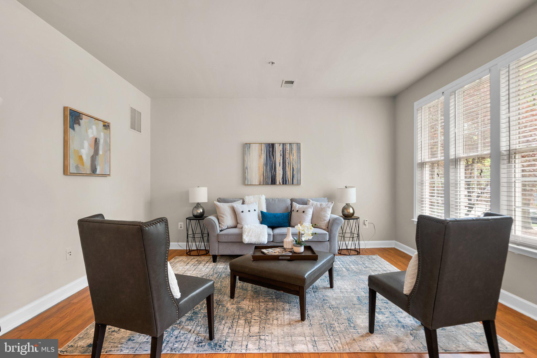 305 Garden View Sq