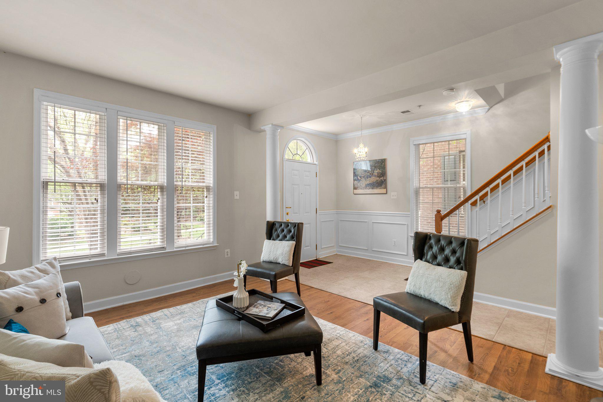 305 Garden View Sq