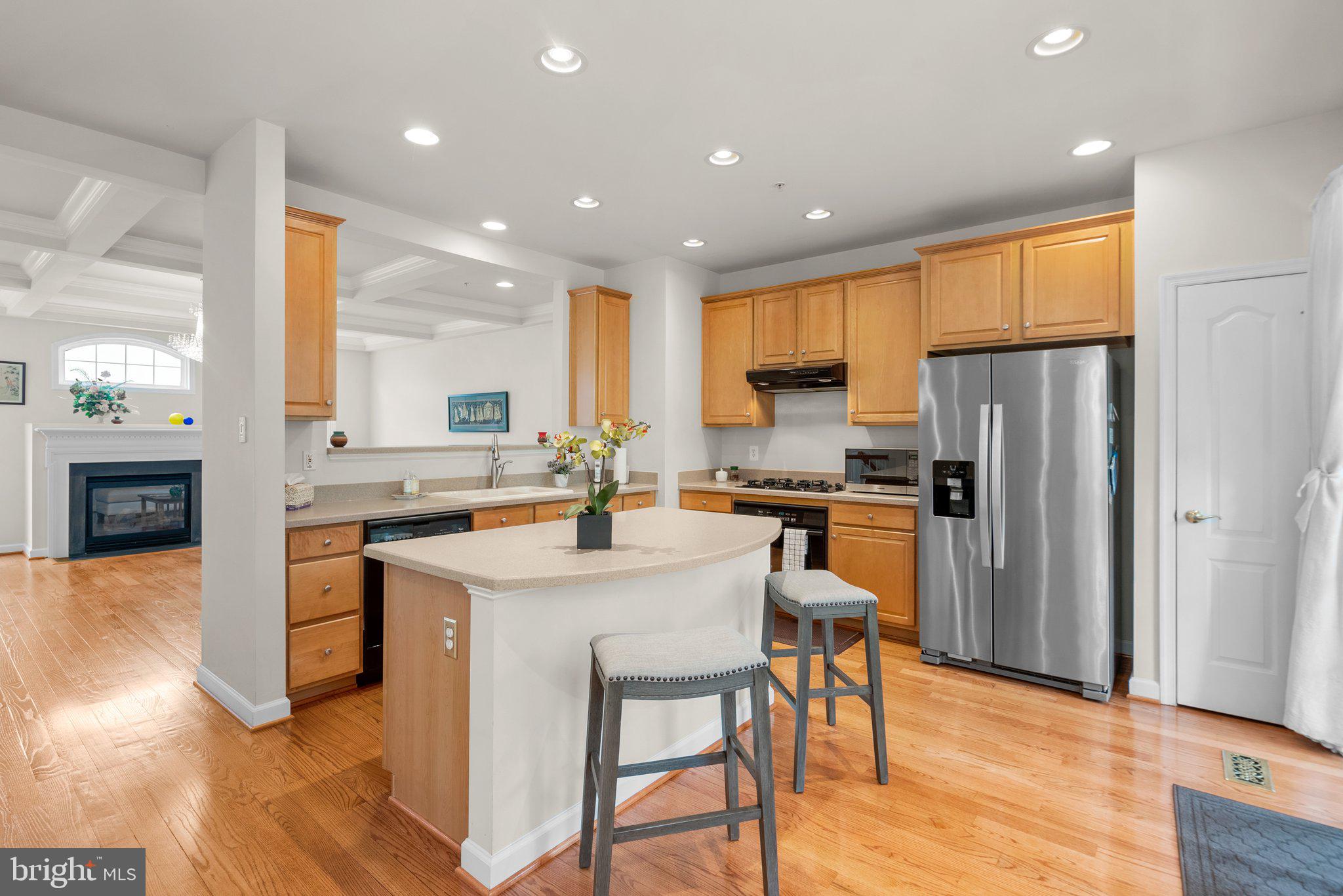 305 Garden View Sq