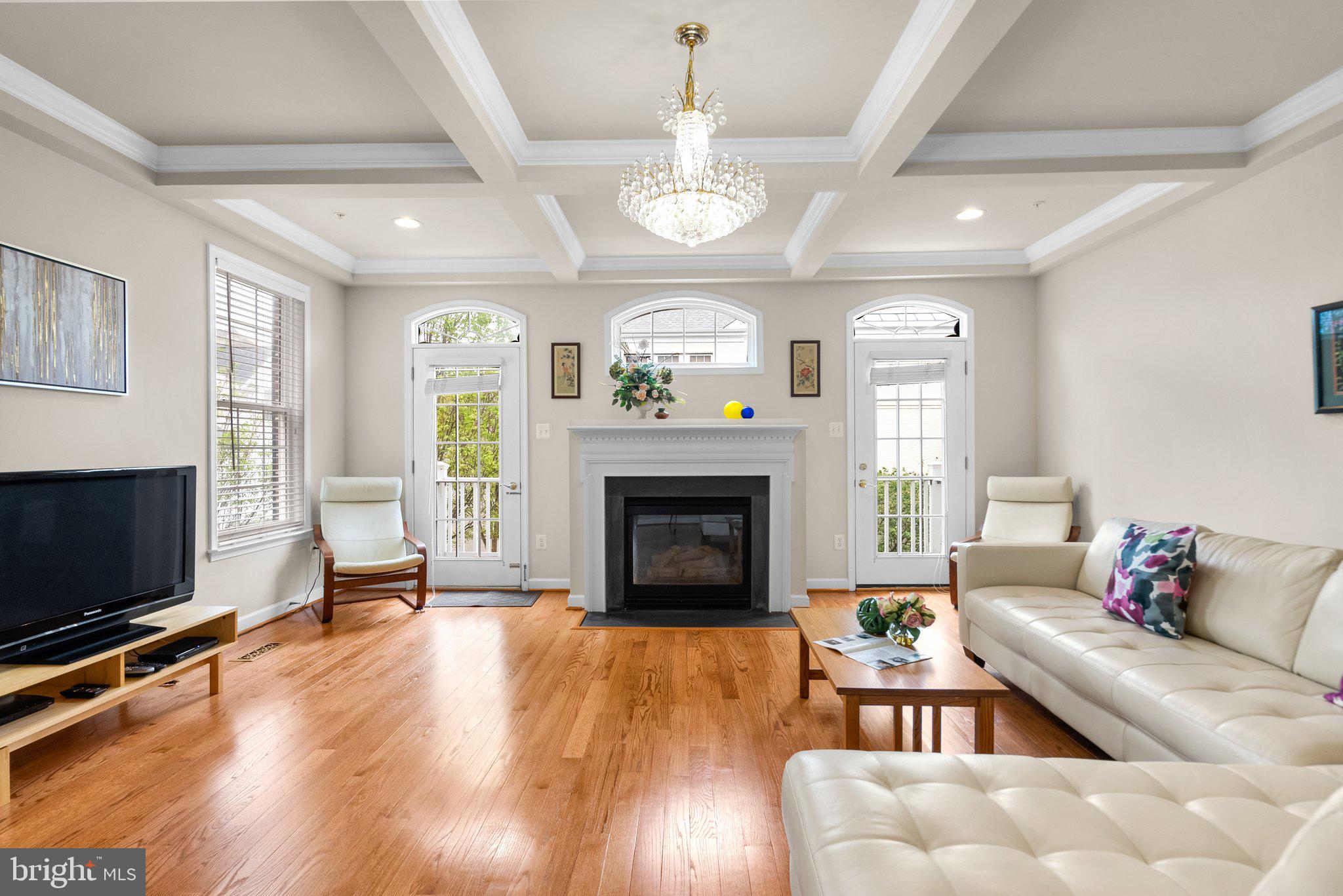 305 Garden View Sq