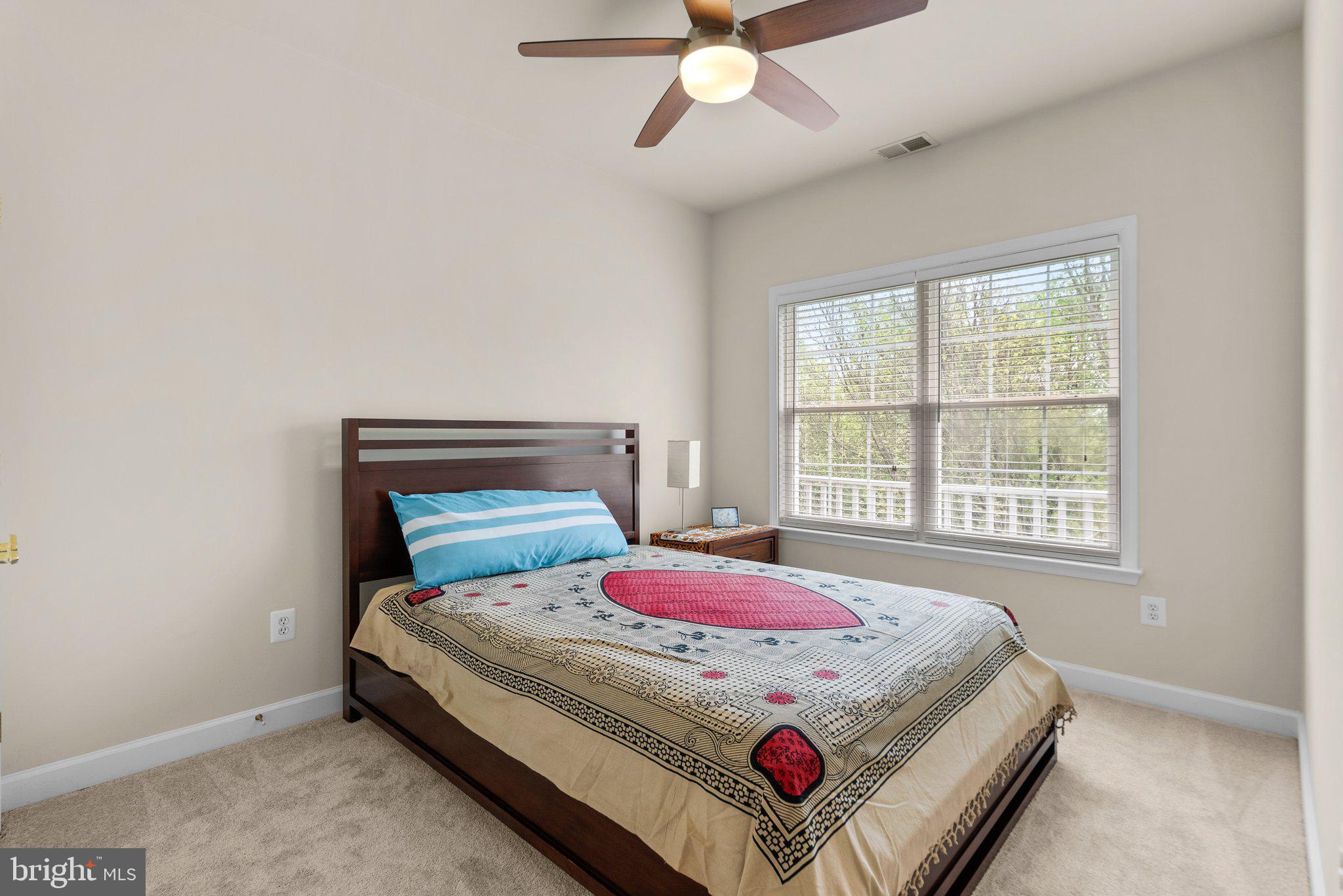 305 Garden View Sq