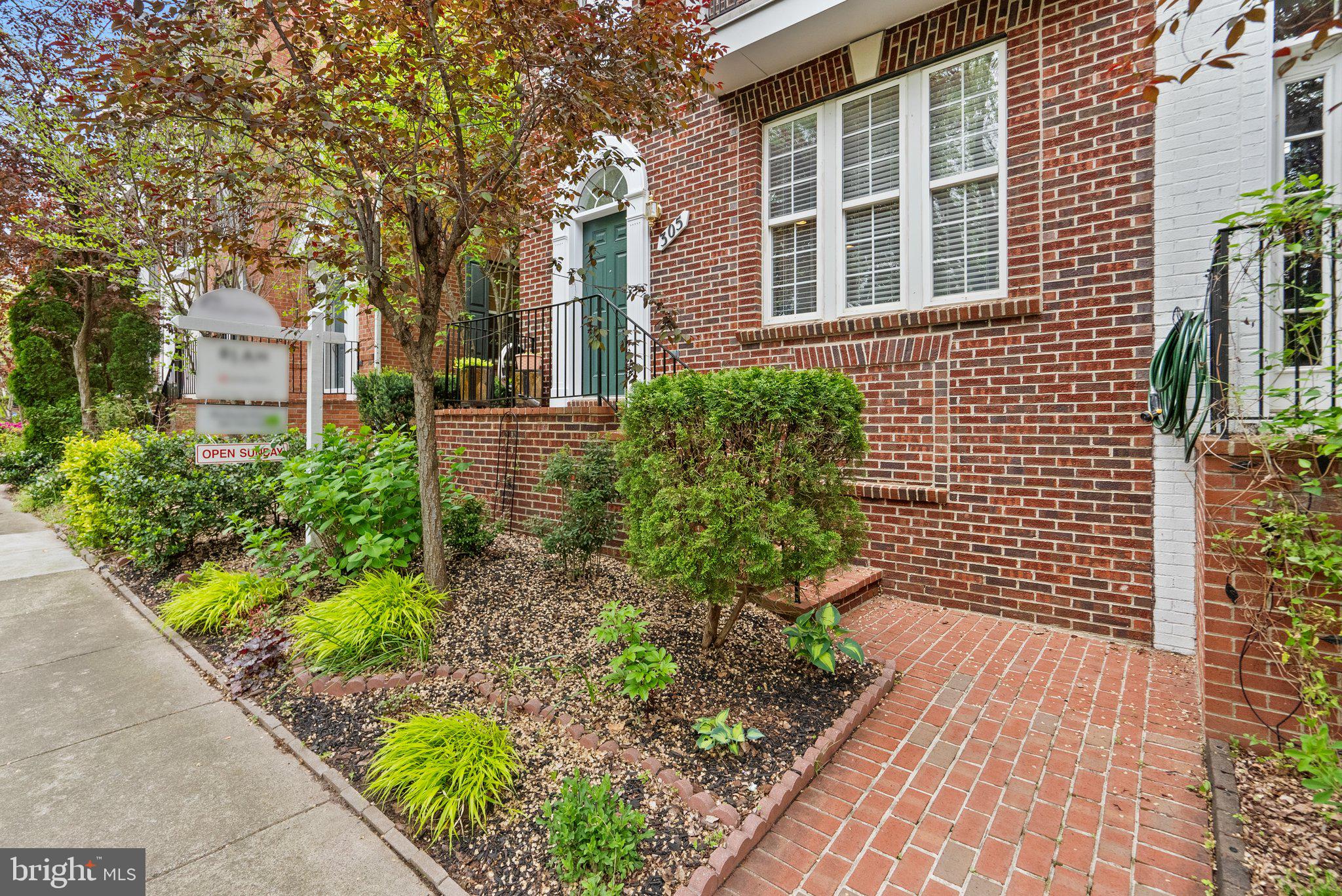 305 Garden View Sq