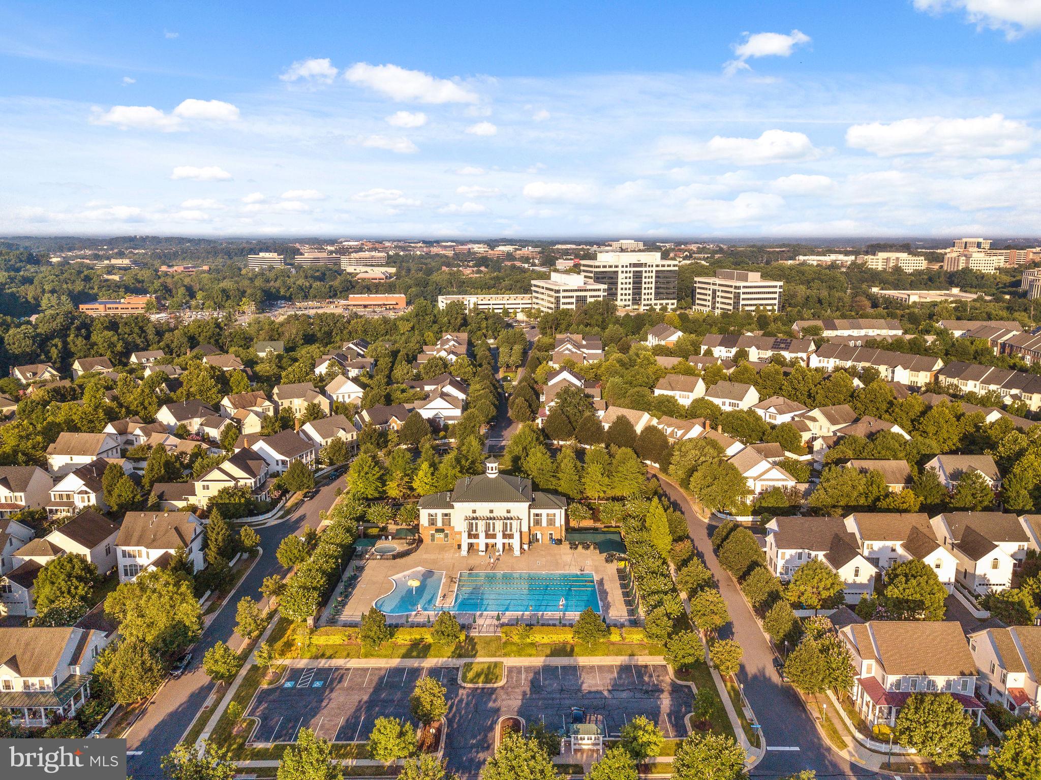 305 Garden View Sq