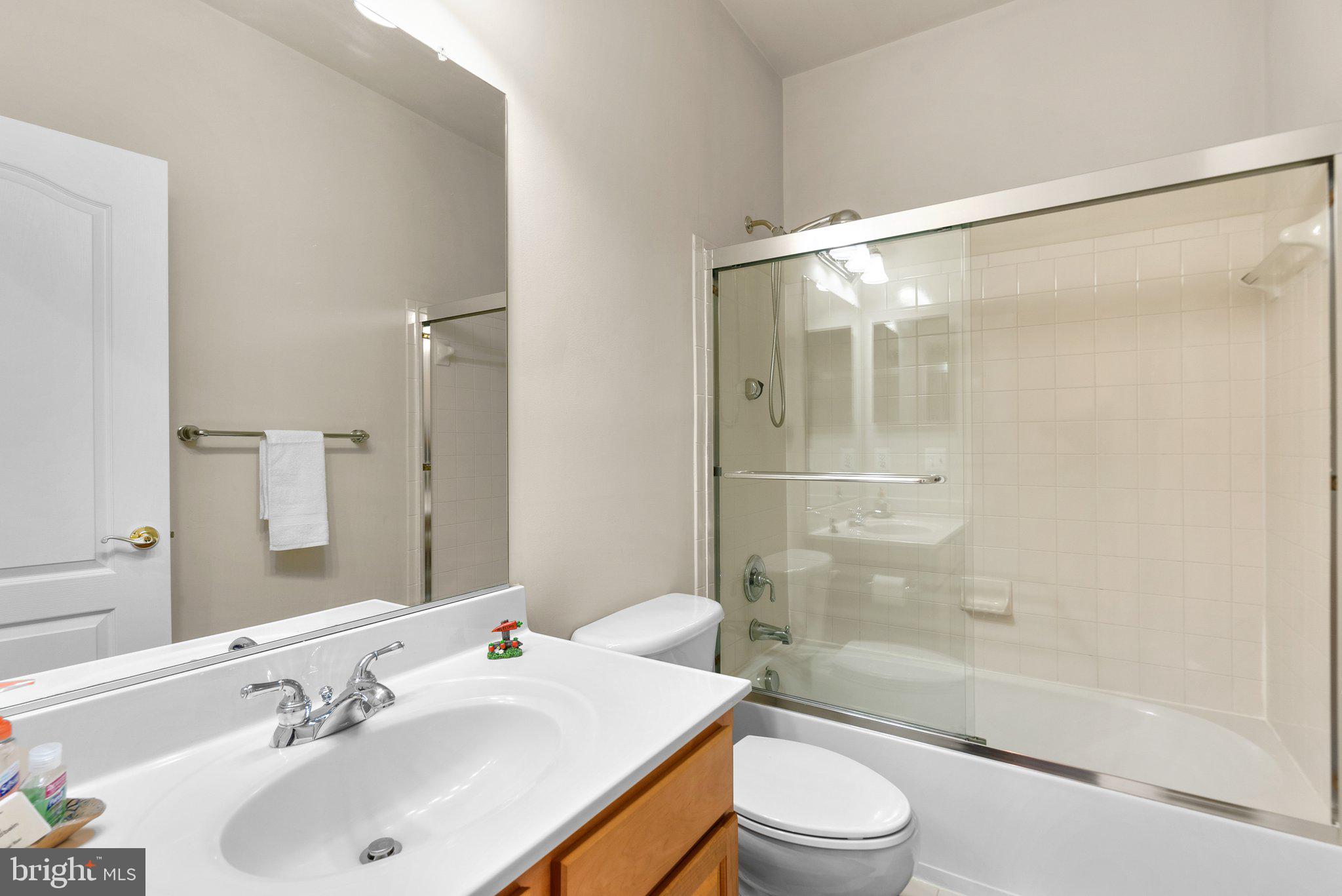 305 Garden View Sq