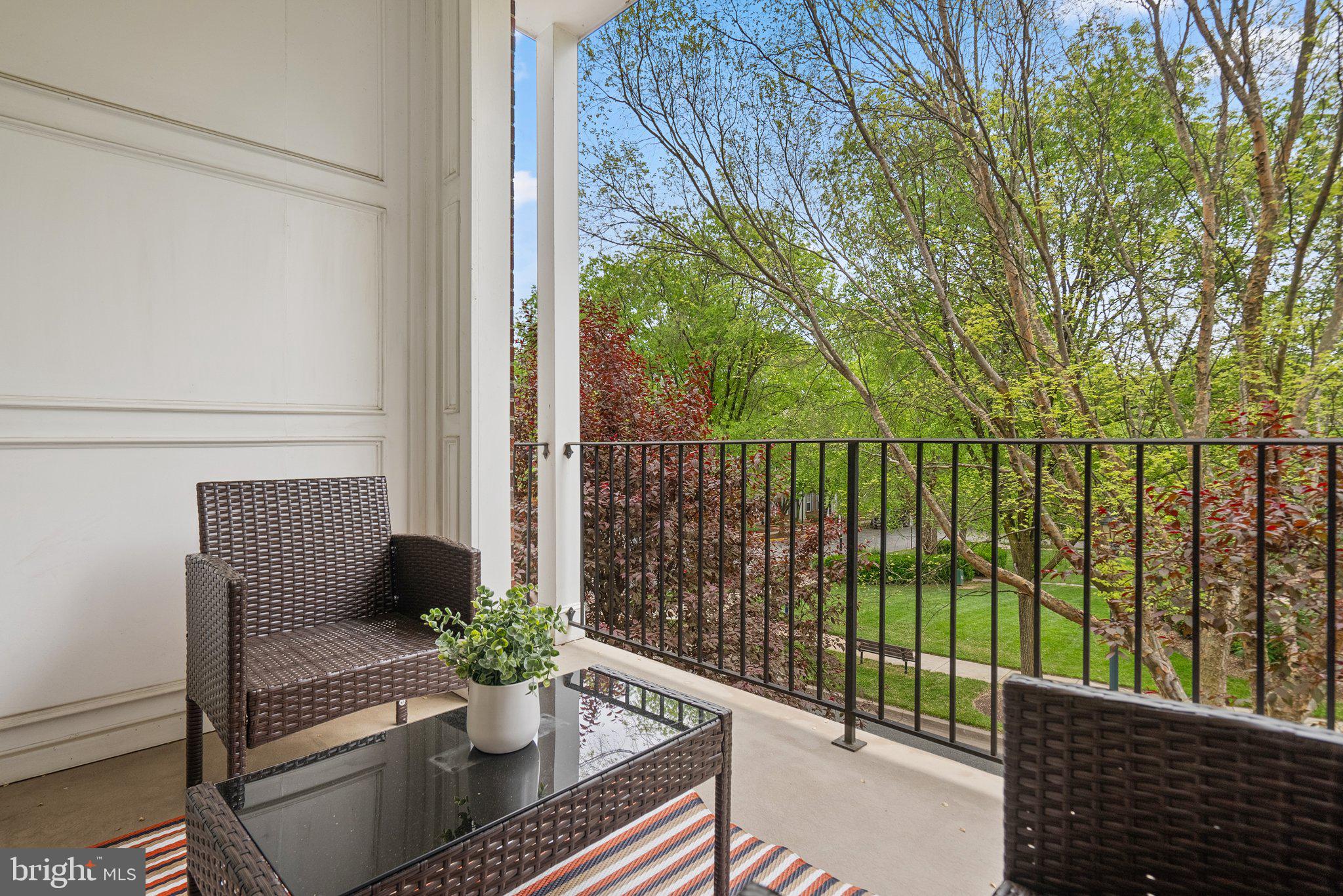 305 Garden View Sq