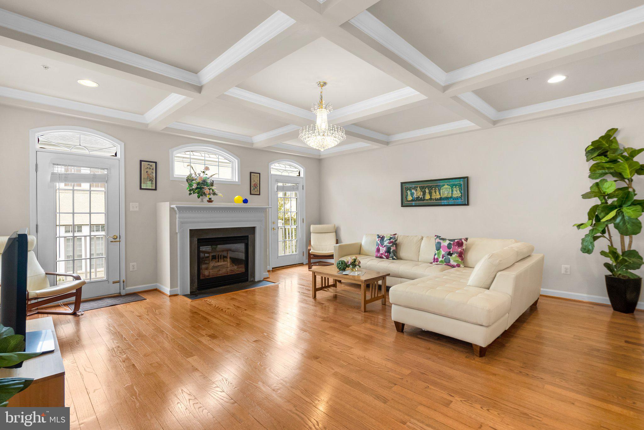 305 Garden View Sq