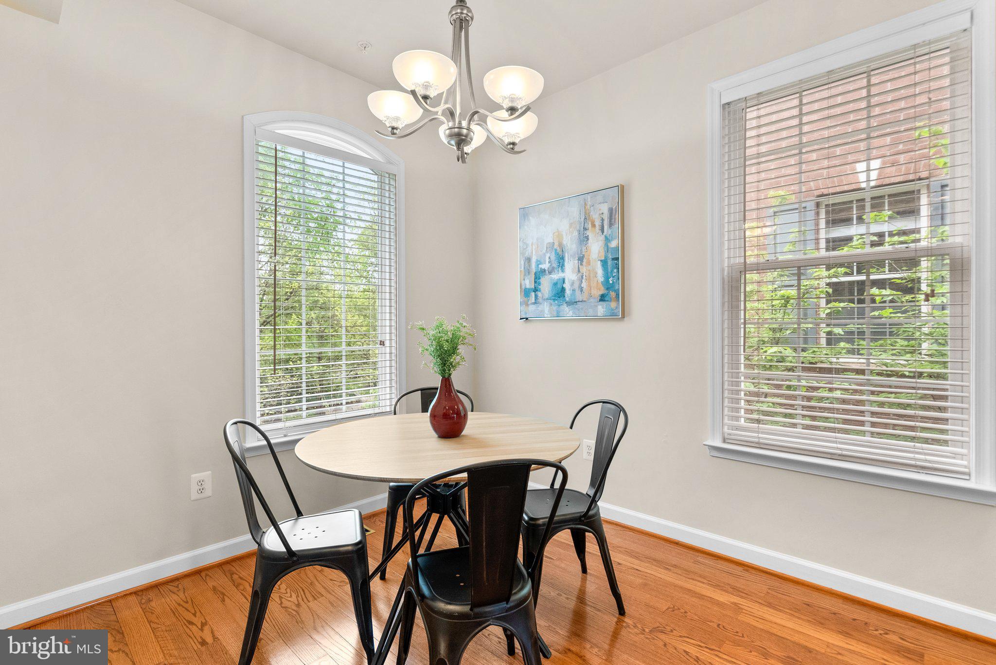 305 Garden View Sq