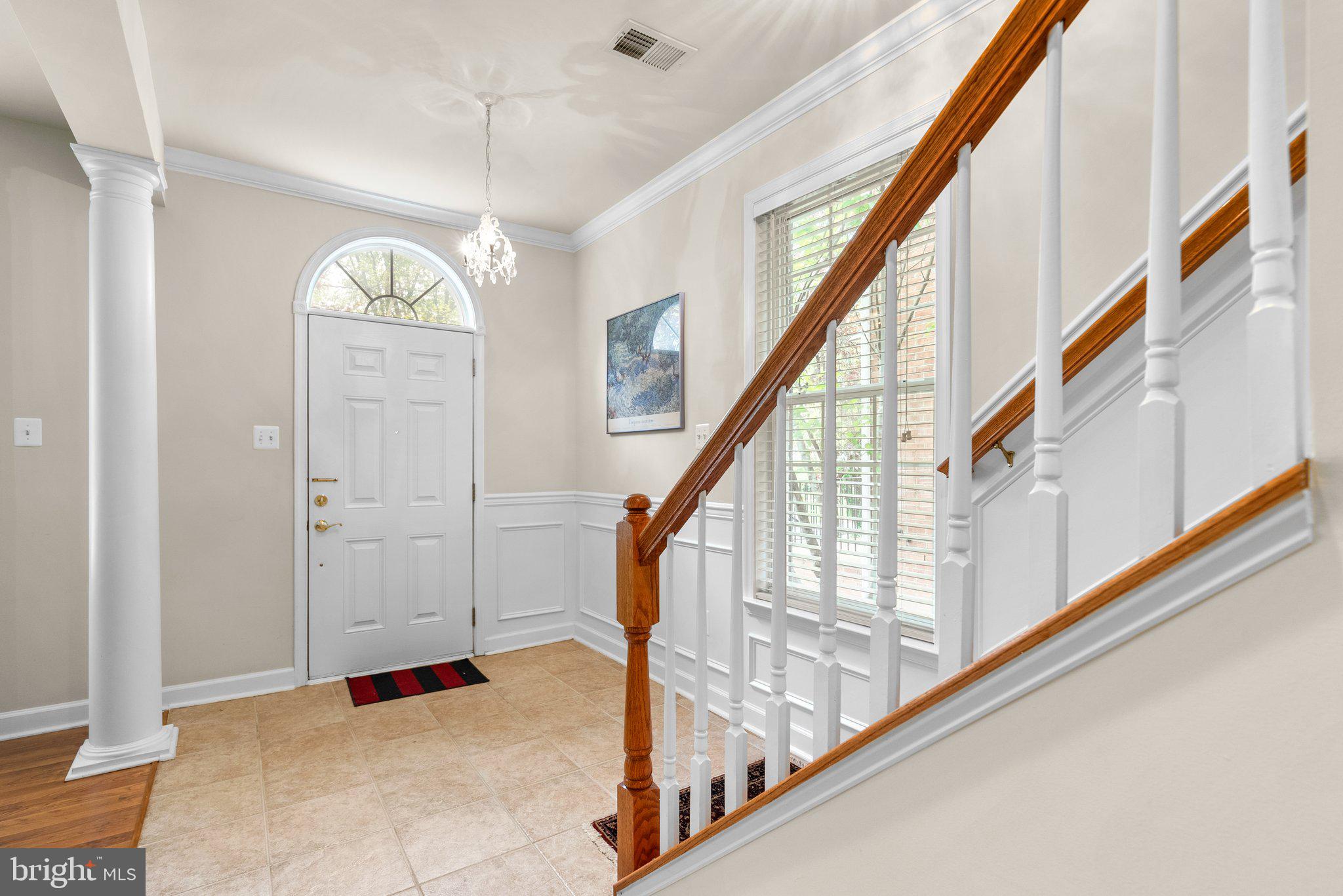 305 Garden View Sq