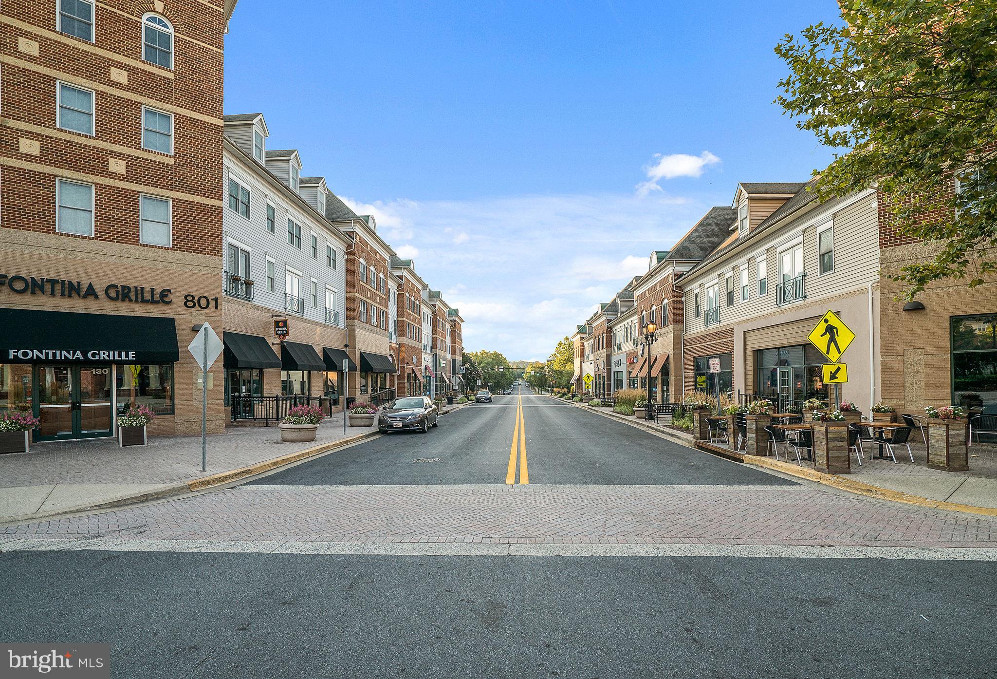 305 Garden View Sq