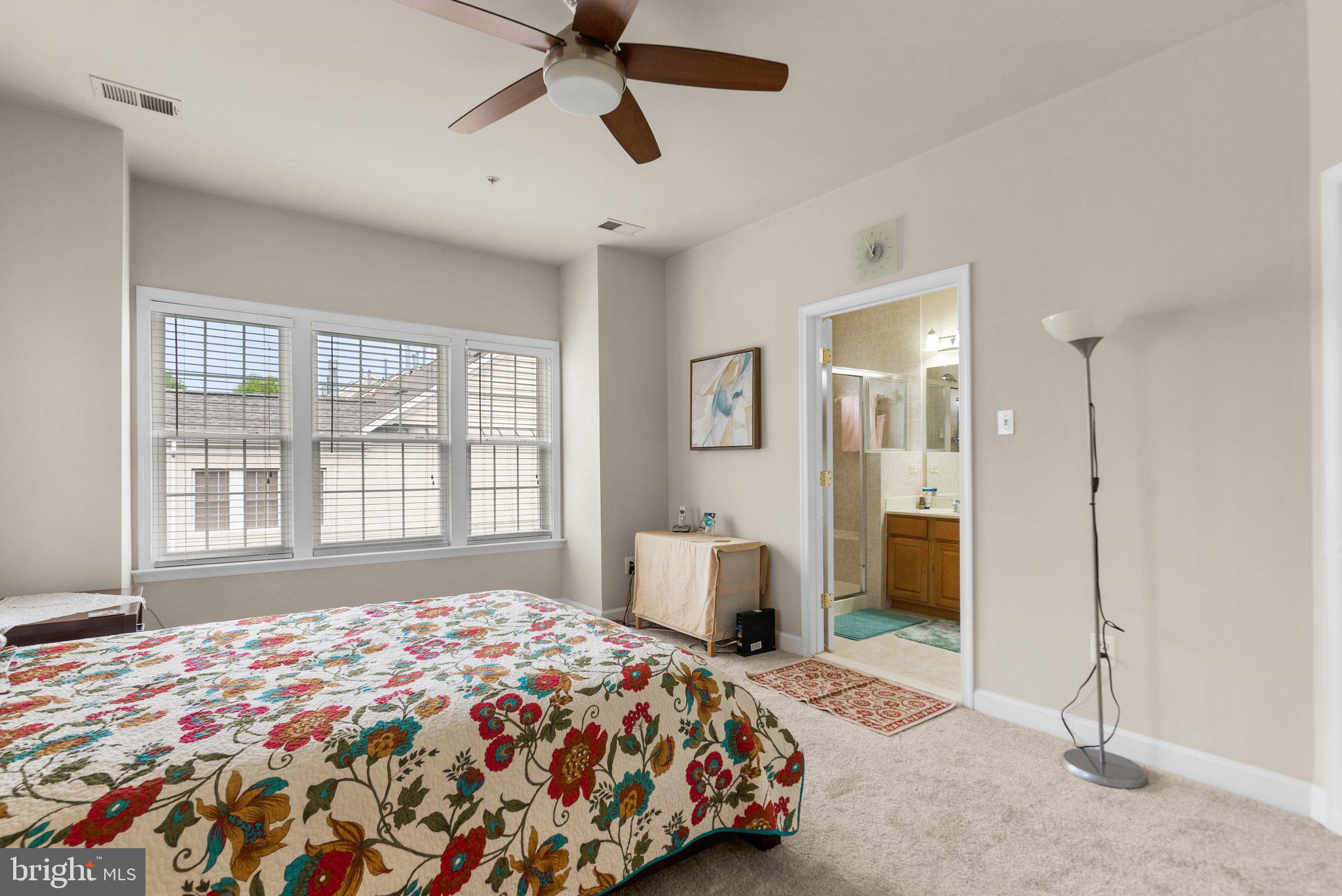 305 Garden View Sq