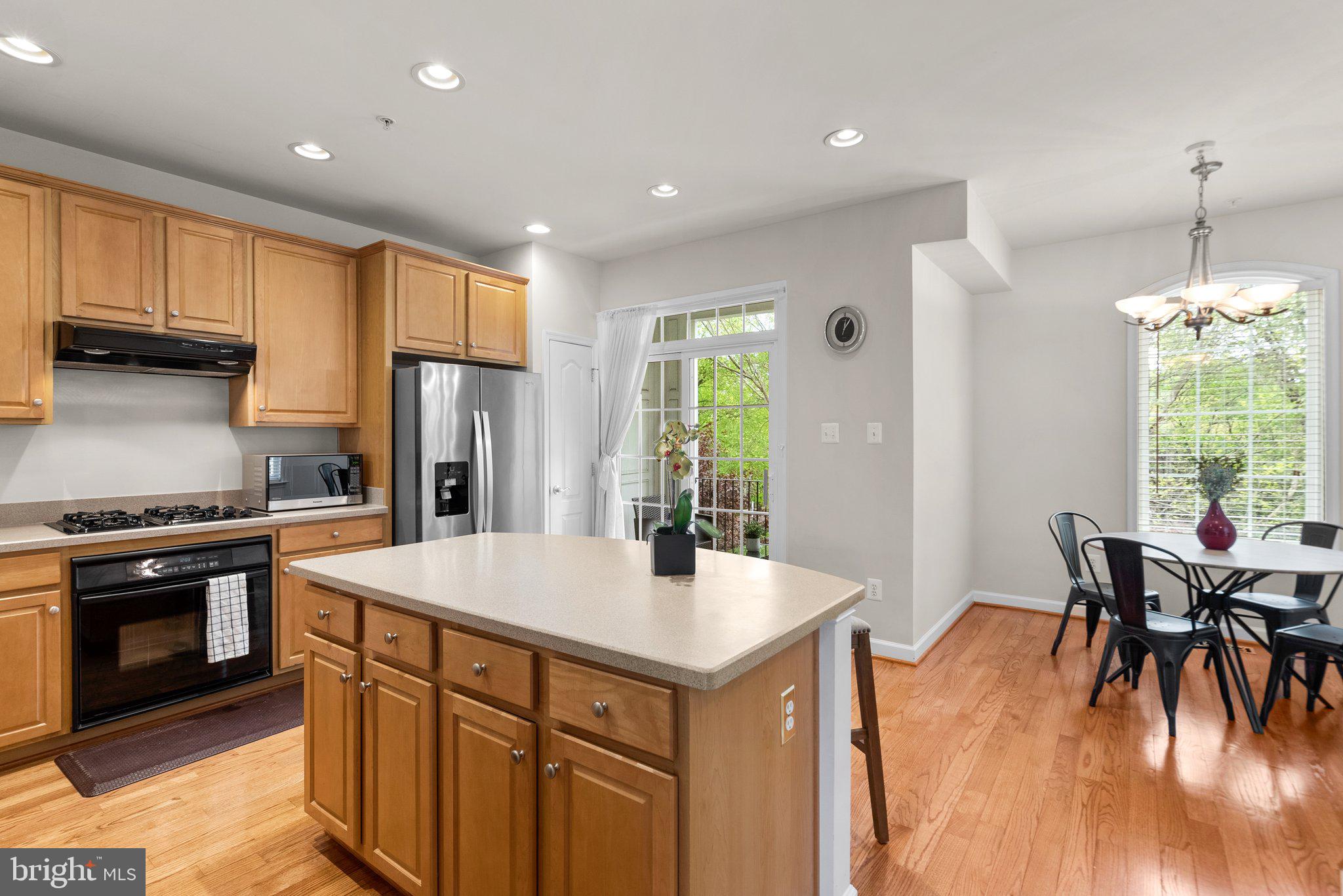 305 Garden View Sq