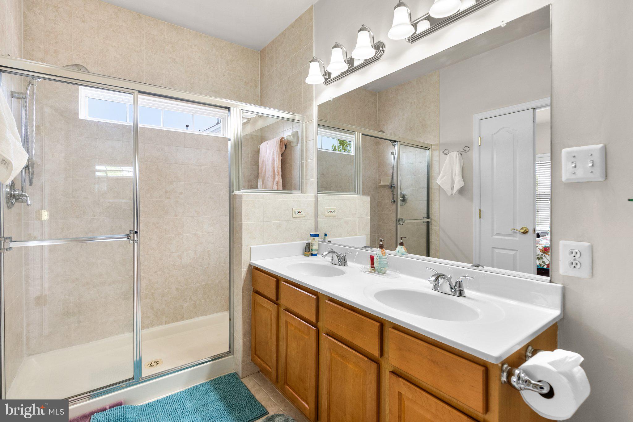 305 Garden View Sq