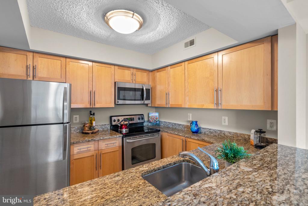 10101 Grosvenor Pl #805