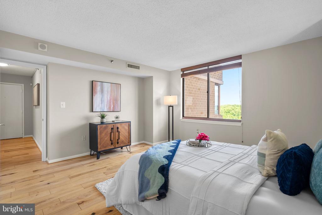 10101 Grosvenor Pl #805