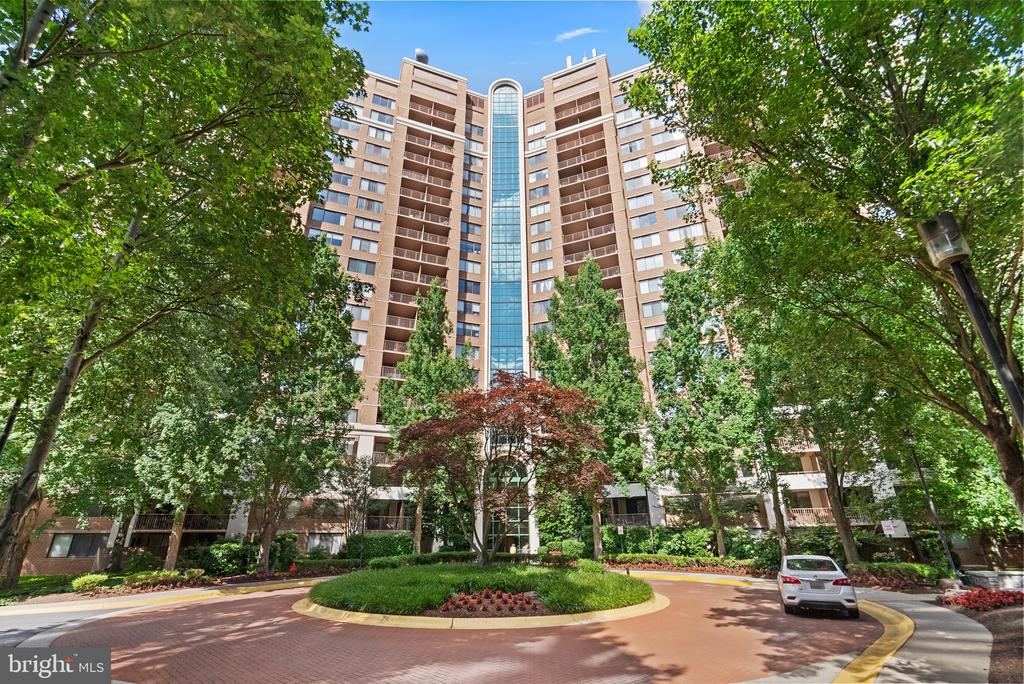 10101 Grosvenor Pl #805
